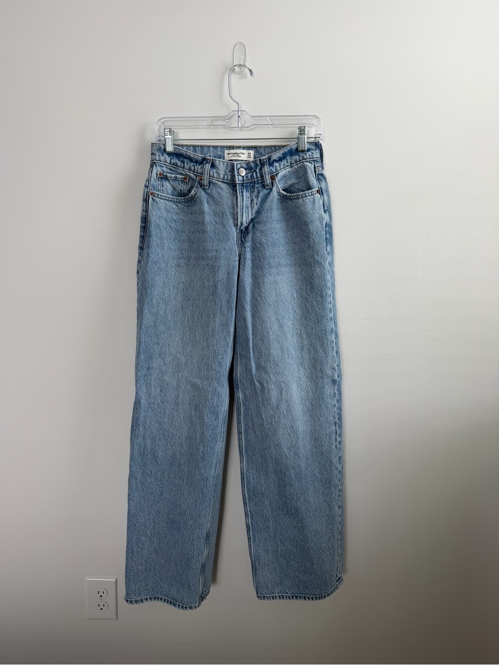 Abercrombie Low Rise Ultra Loose Jeans Size 24 Long
